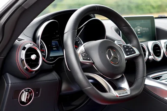 interieur vehicule taxi marseille avec berline